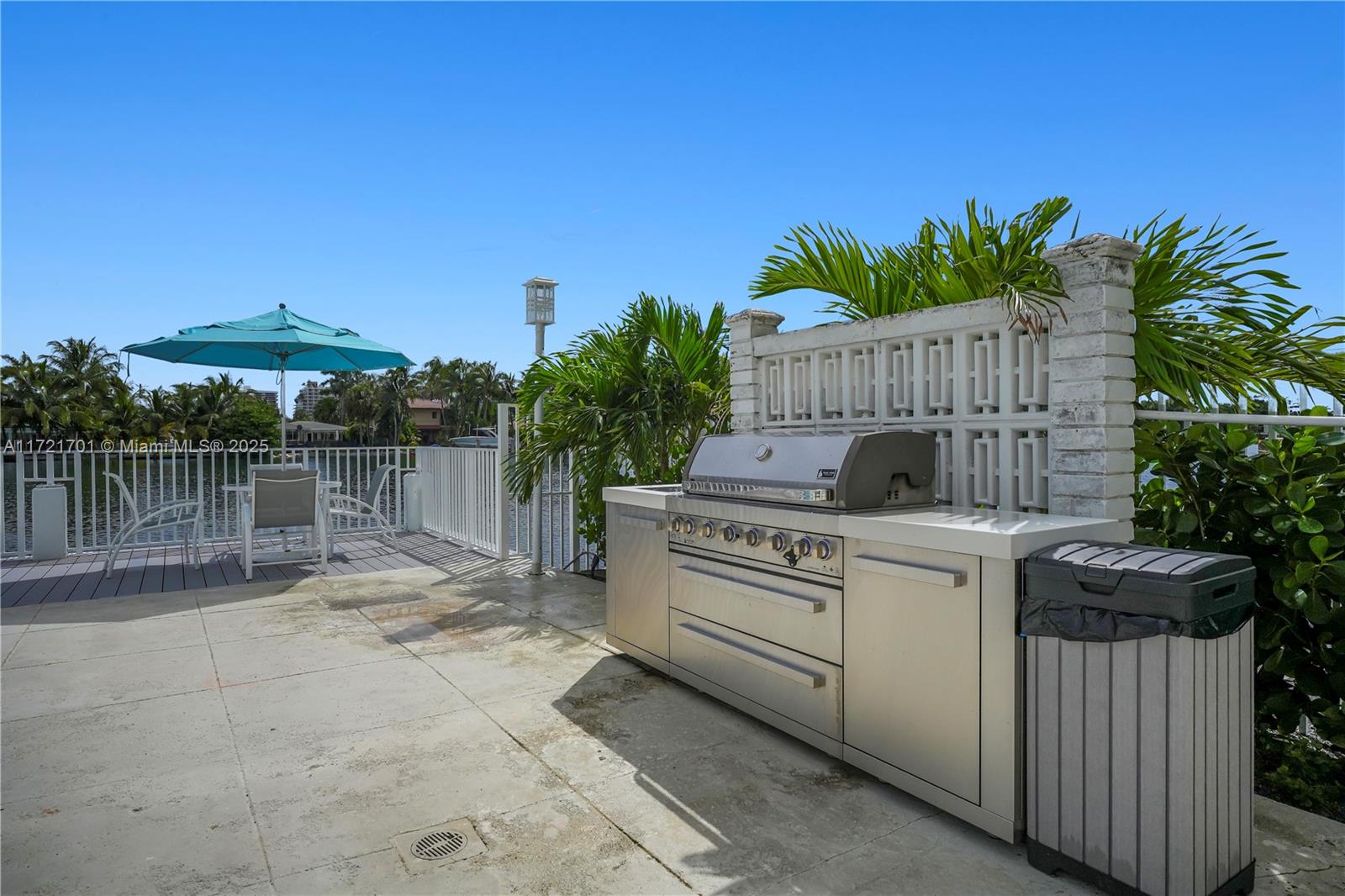 9381 E Bay Harbor Dr 401n Property Photo 9