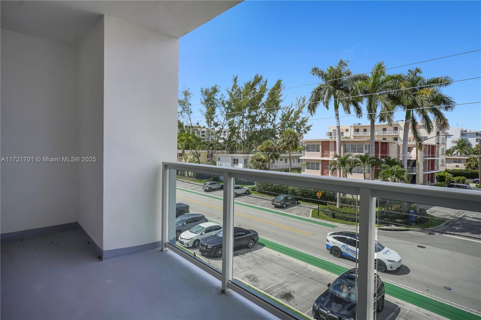 9381 E Bay Harbor Dr 401n Property Photo 17