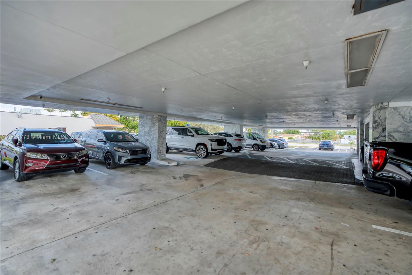 1152 N University Dr Property Photo 19