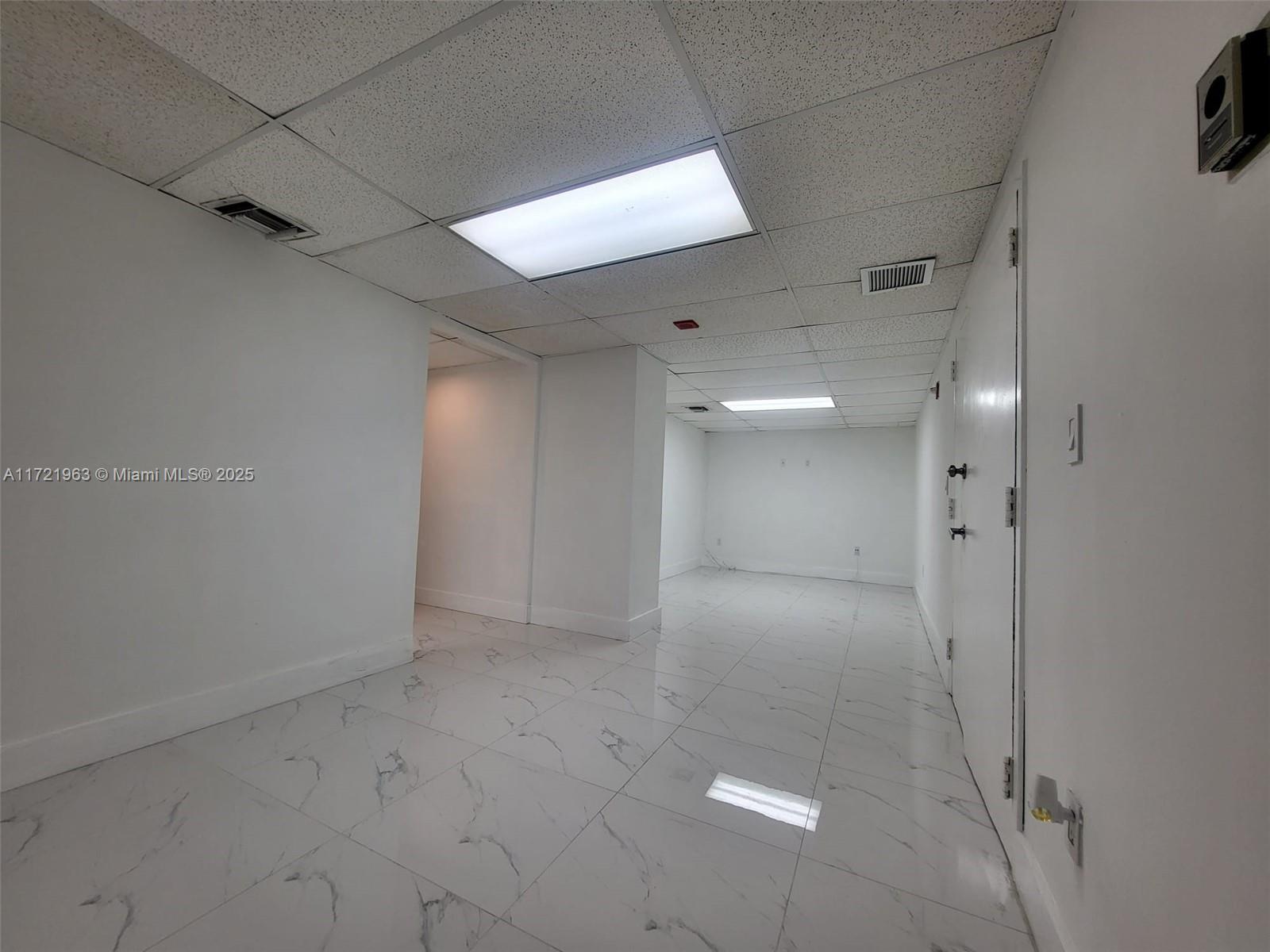 13499 Biscayne Blvd Cu203 Property Photo 3