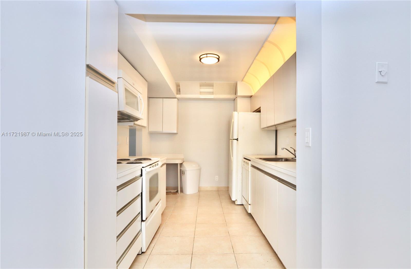 2401 S Ocean Dr 1003 Property Photo 8