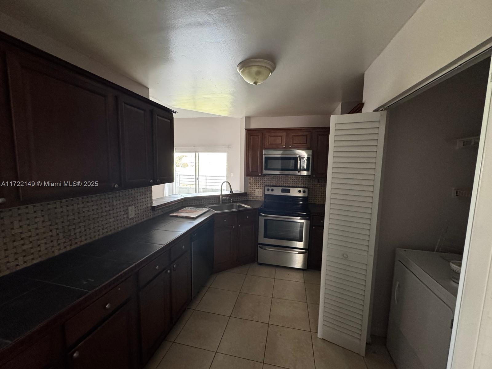 3437 Nw 44th St 208 Property Photo 6