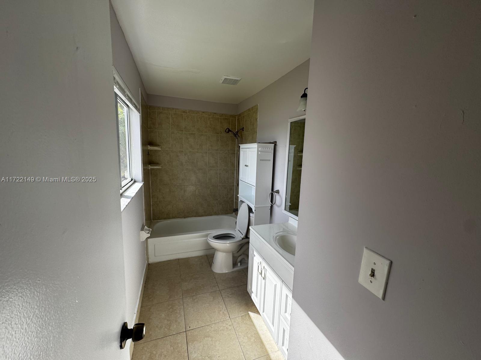 3437 Nw 44th St 208 Property Photo 12