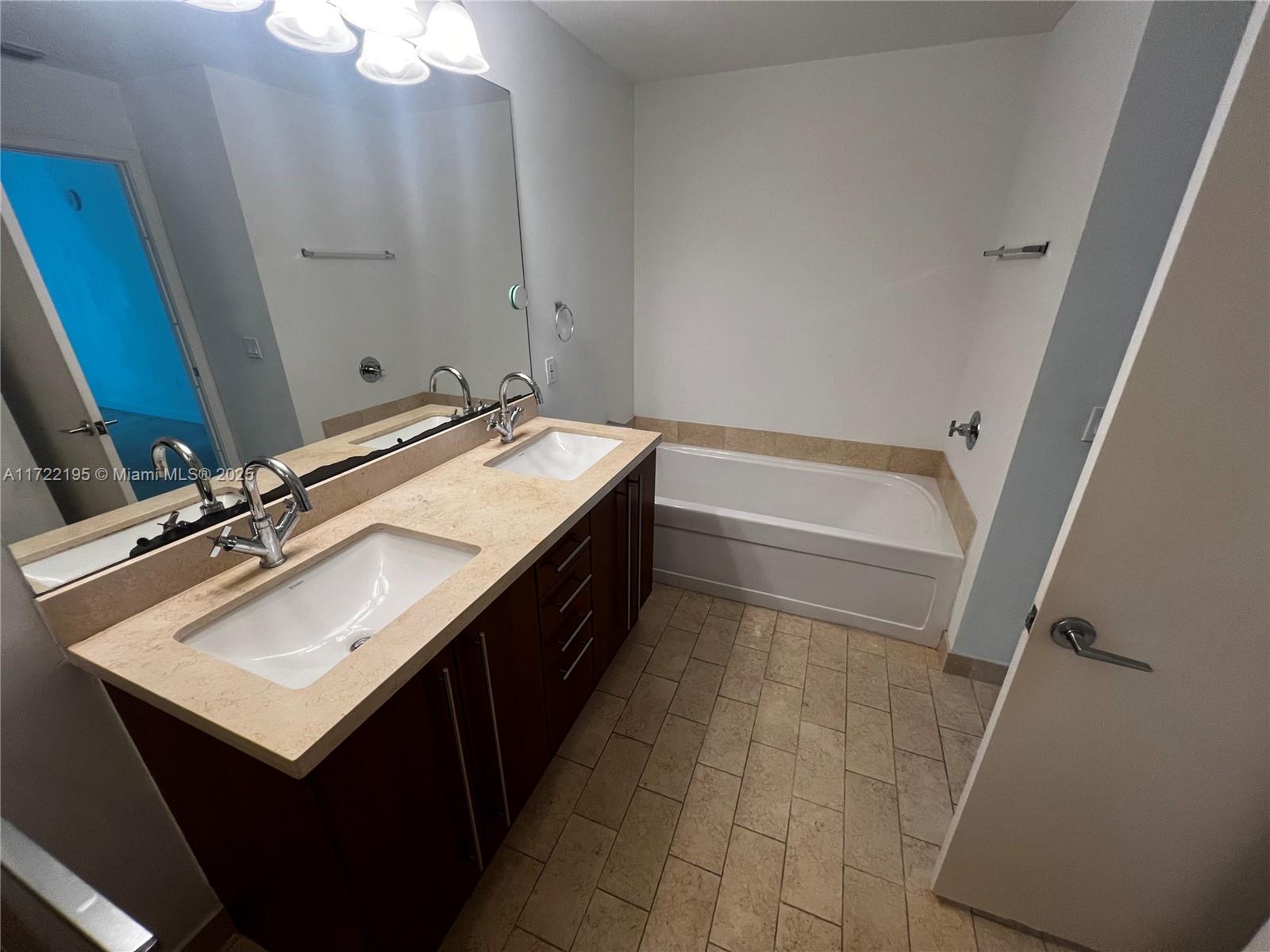 79 Sw 12 St 2709-s Property Photo 10