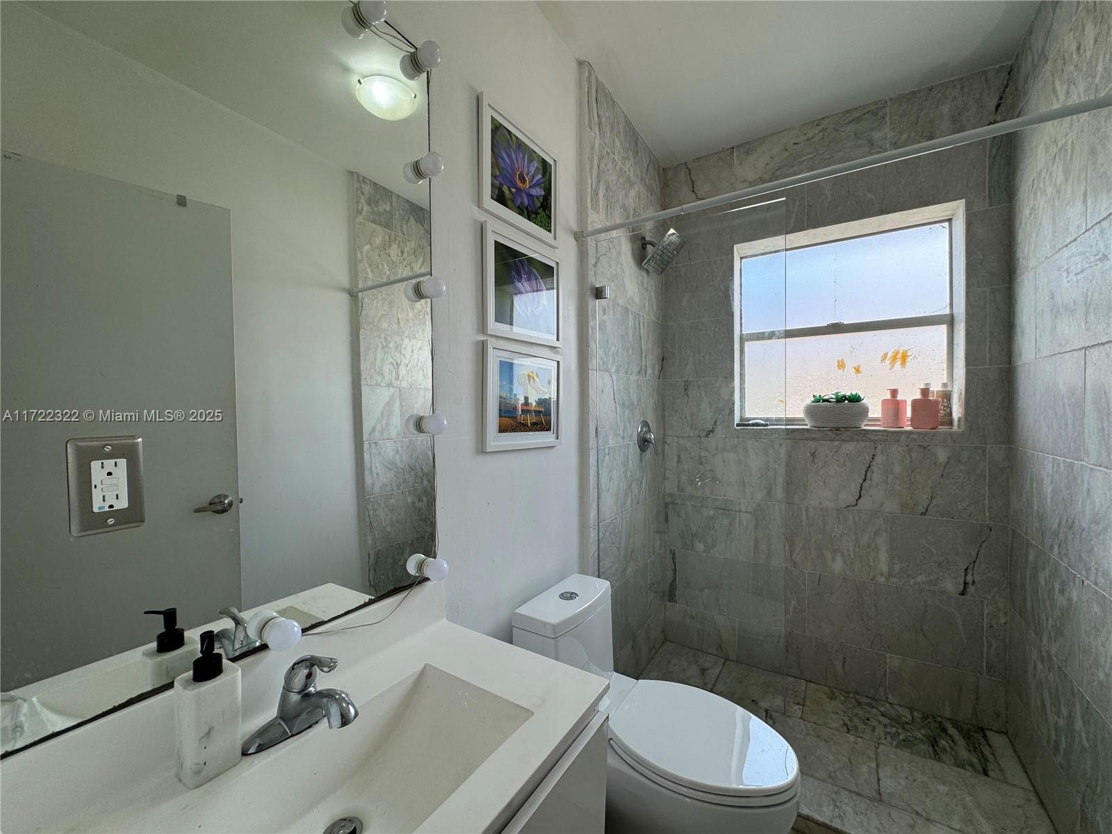 810 7 St 207 Property Photo 8