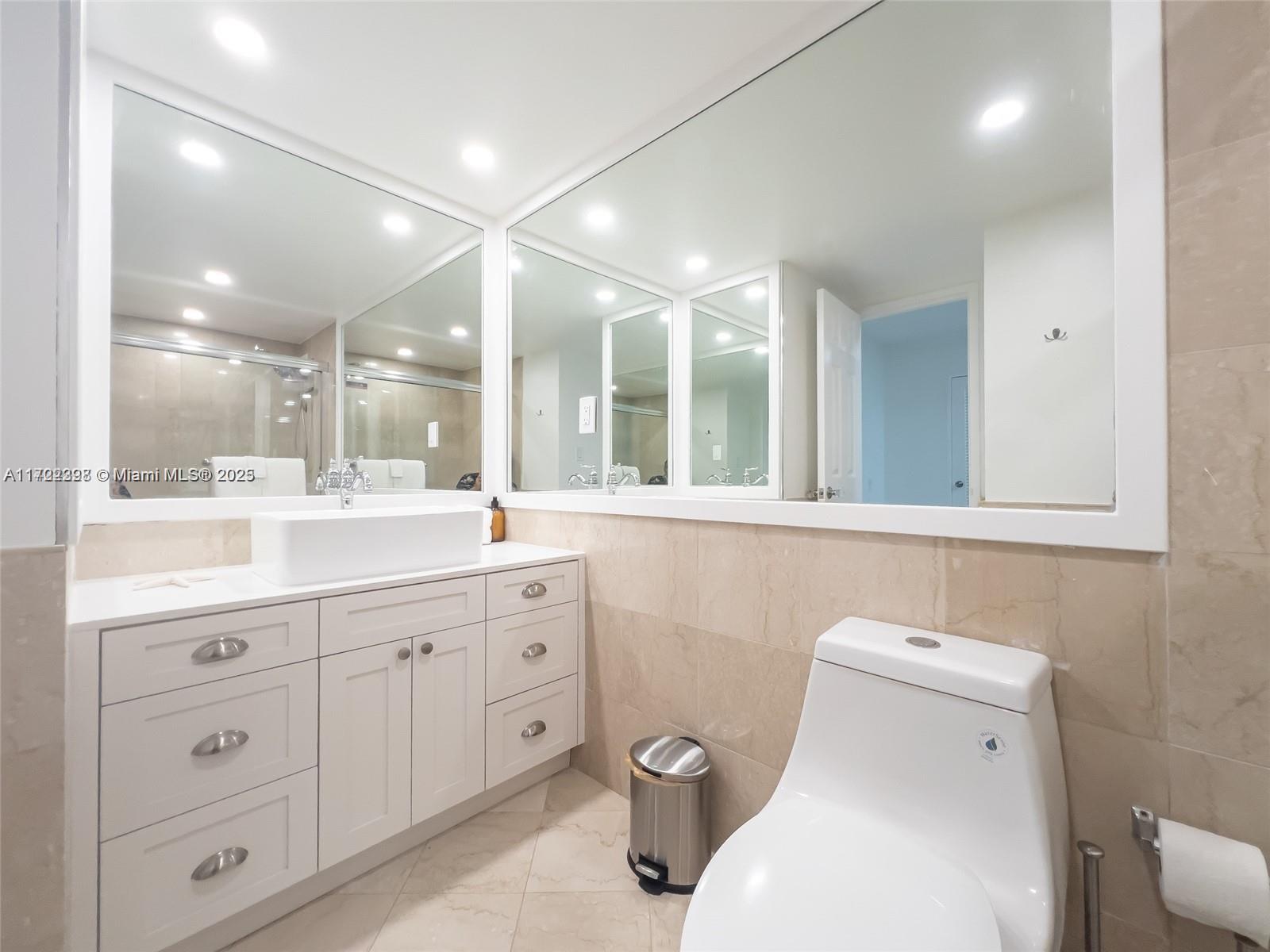 5161 Collins Ave 812 Property Photo 13