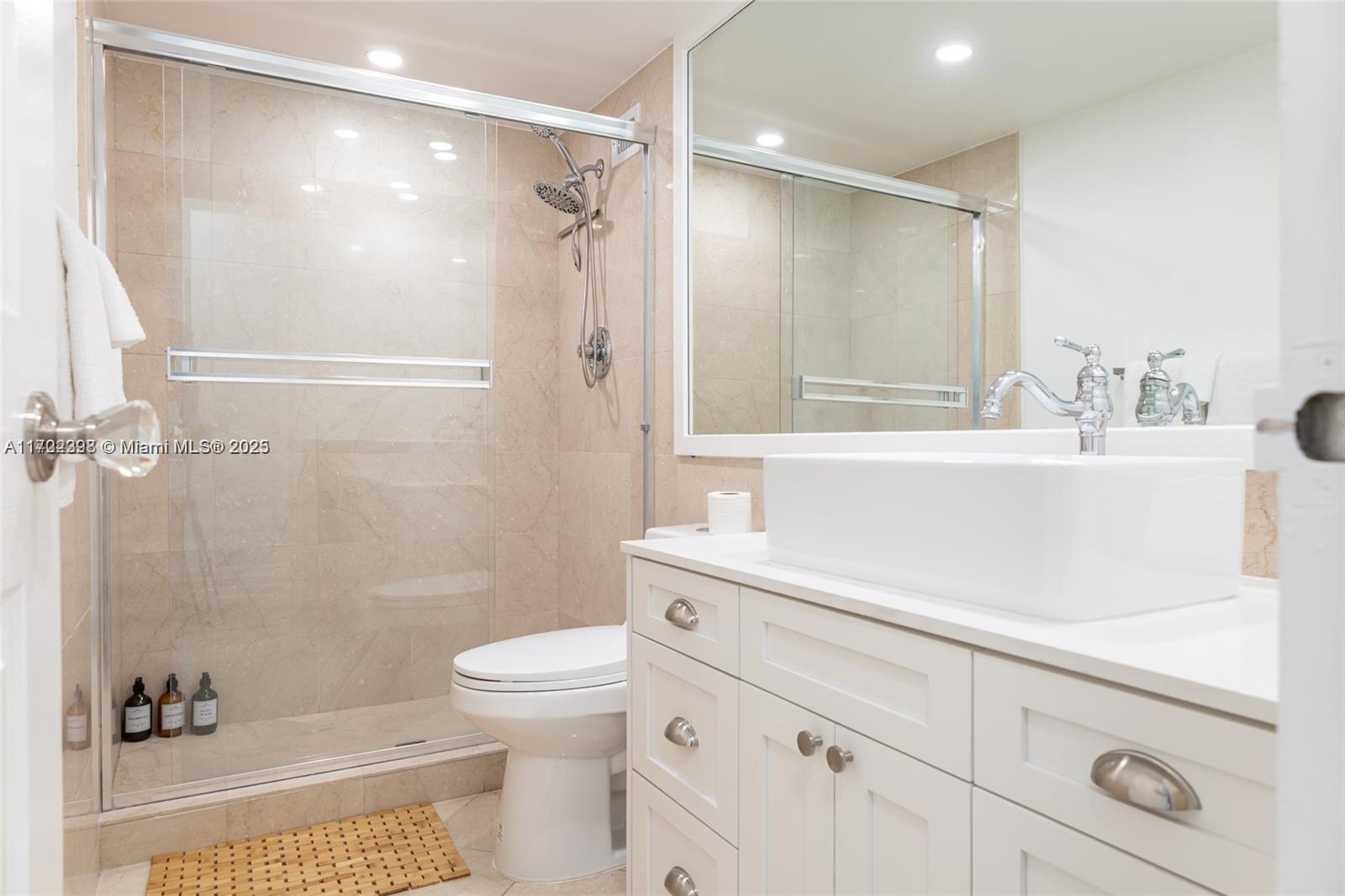 5161 Collins Ave 812 Property Photo 14