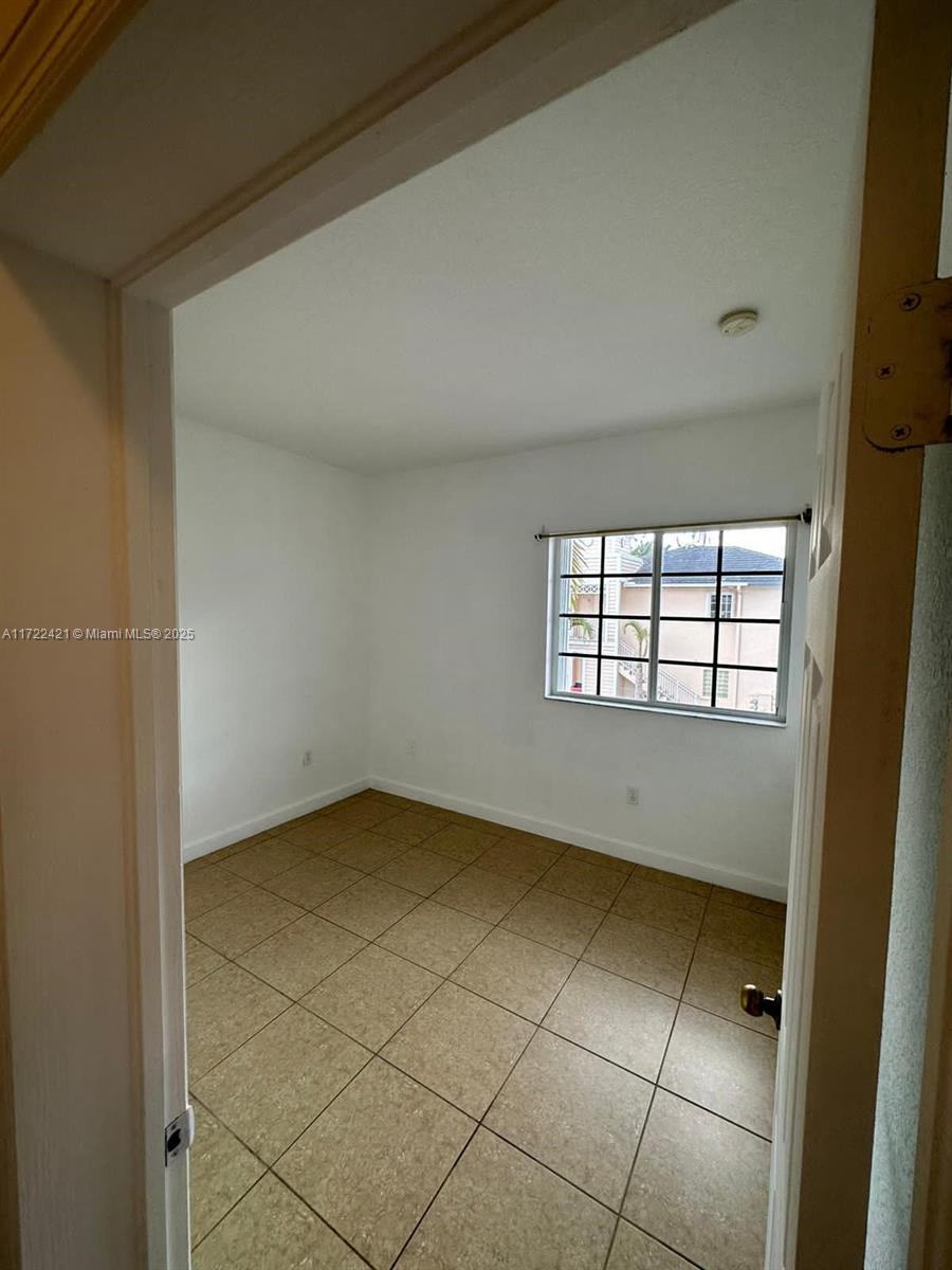 2589 Ne 4th St 205 Property Photo 6