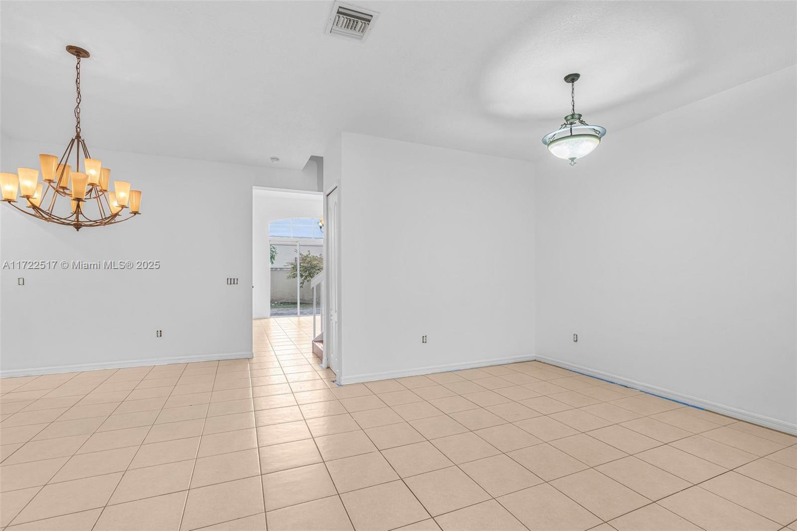 2039 Ne 6th Ct Property Photo 7