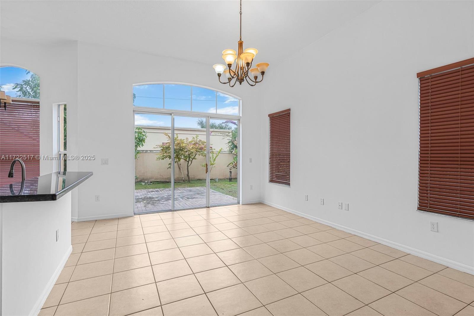 2039 Ne 6th Ct Property Photo 9