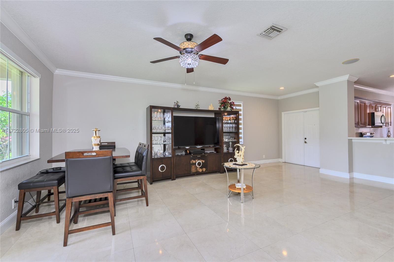 1632 Ne Winterberry Ln Property Photo 6