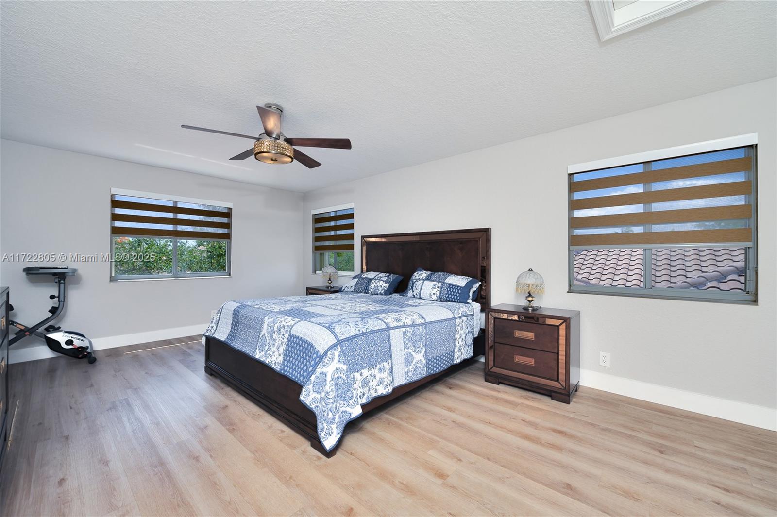 1632 Ne Winterberry Ln Property Photo 23