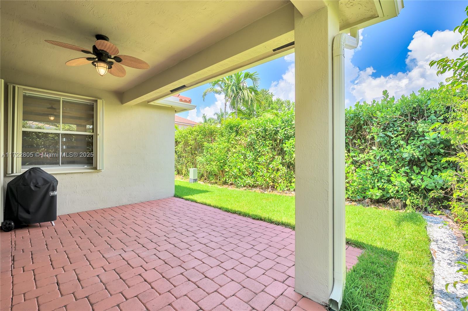 1632 Ne Winterberry Ln Property Photo 27
