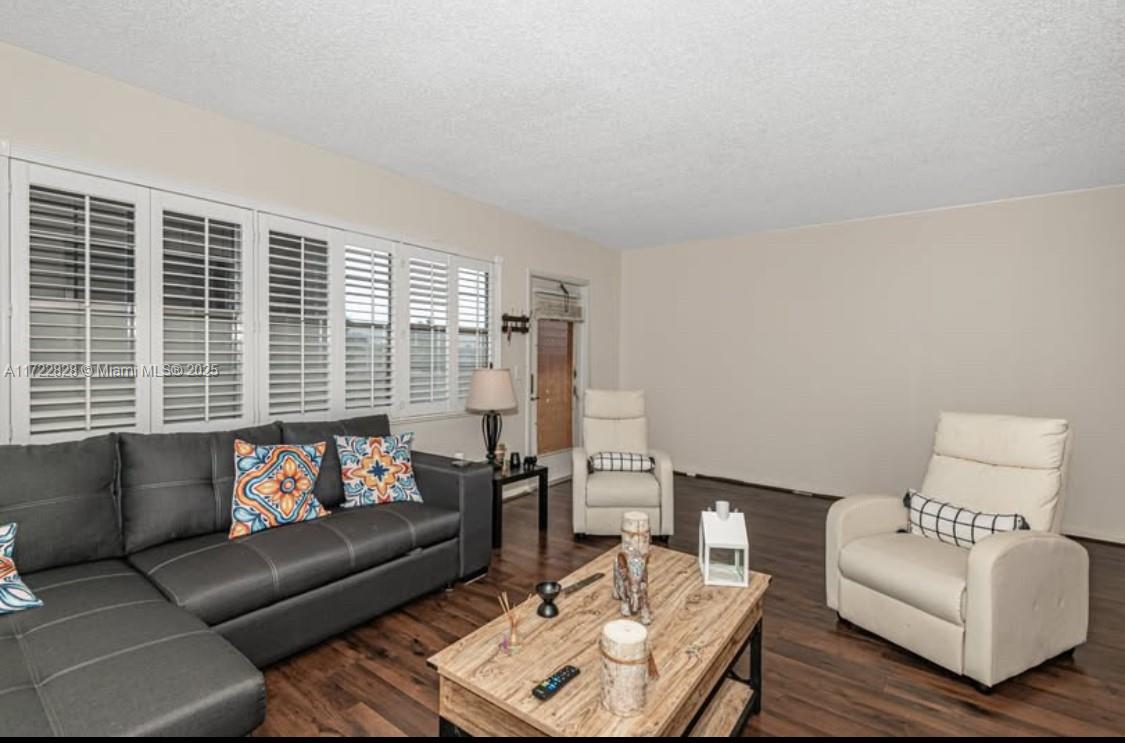 4047 Rexford C C Property Photo 9