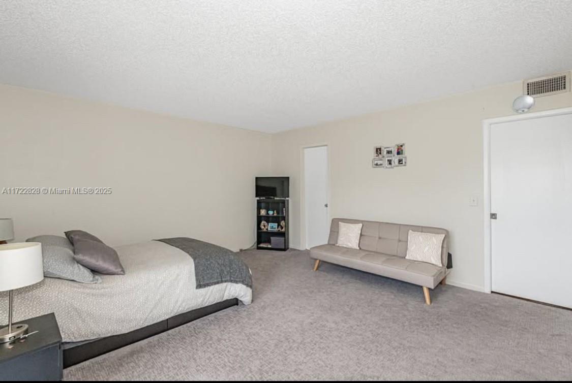 4047 Rexford C C Property Photo 15