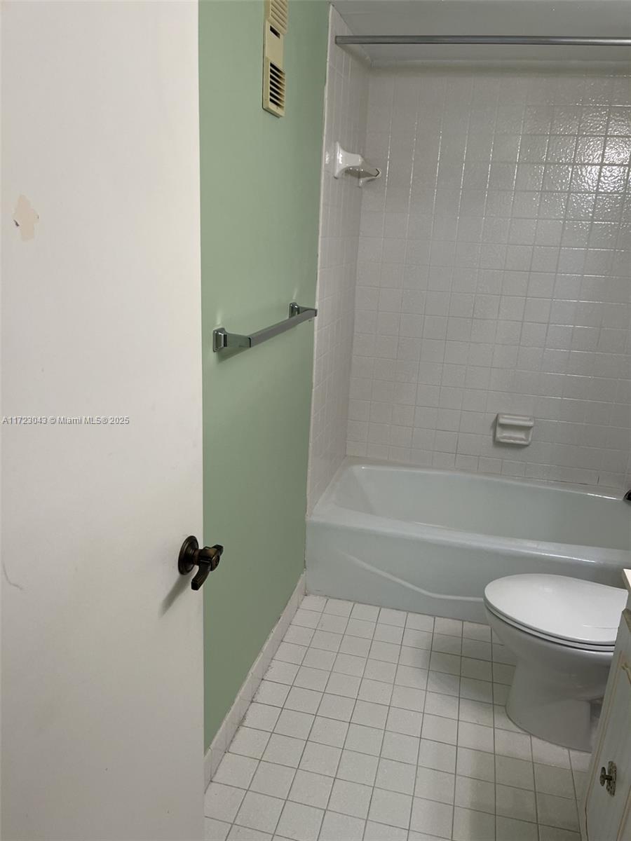 3930 Inverrary 506-d Property Photo 21