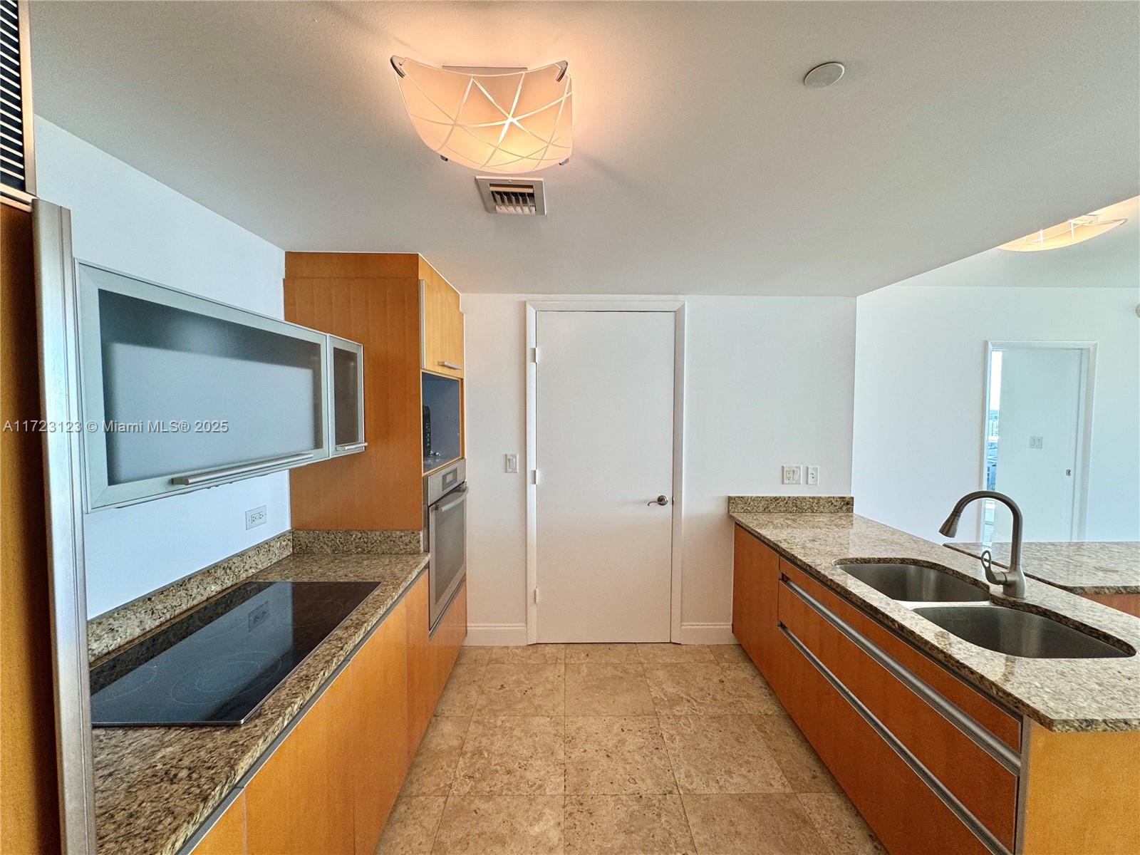 17201 Collins Ave 1806 Property Photo 3