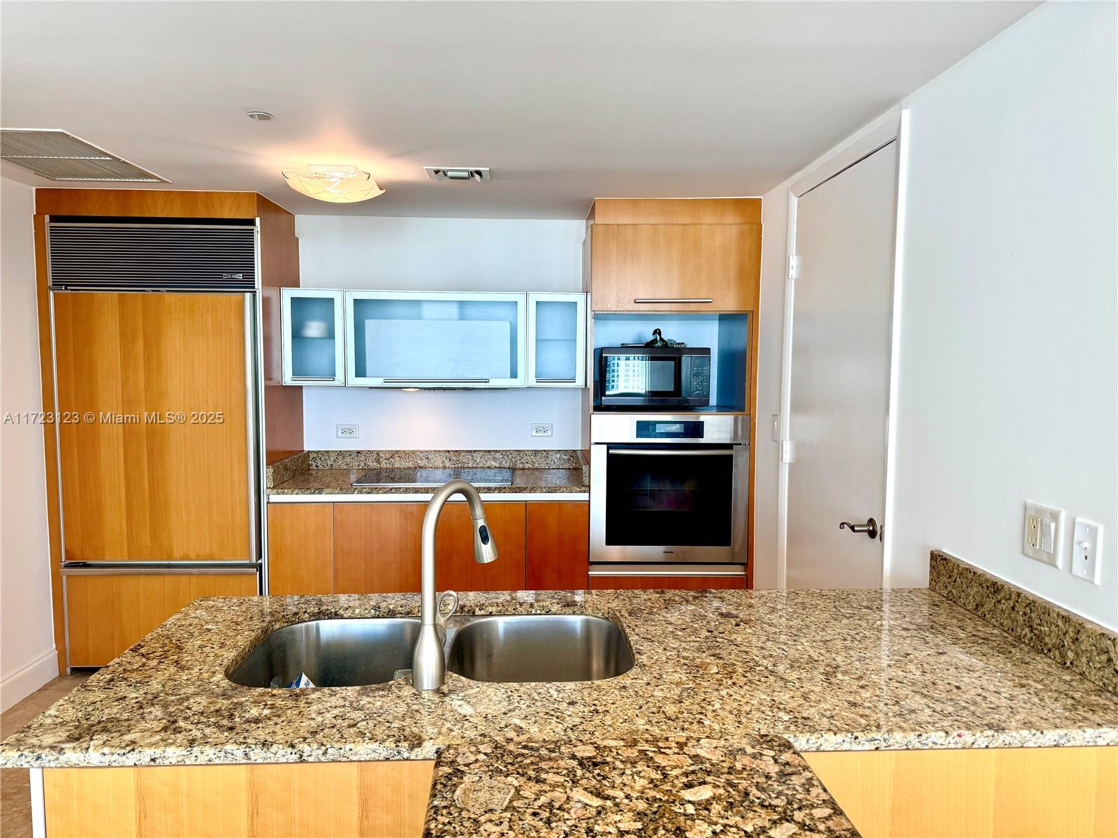 17201 Collins Ave 1806 Property Photo 5