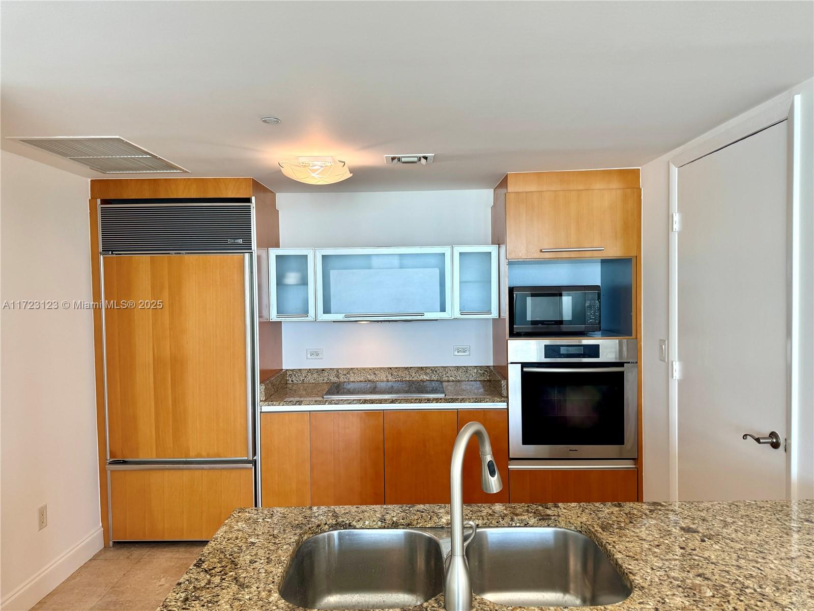 17201 Collins Ave 1806 Property Photo 6