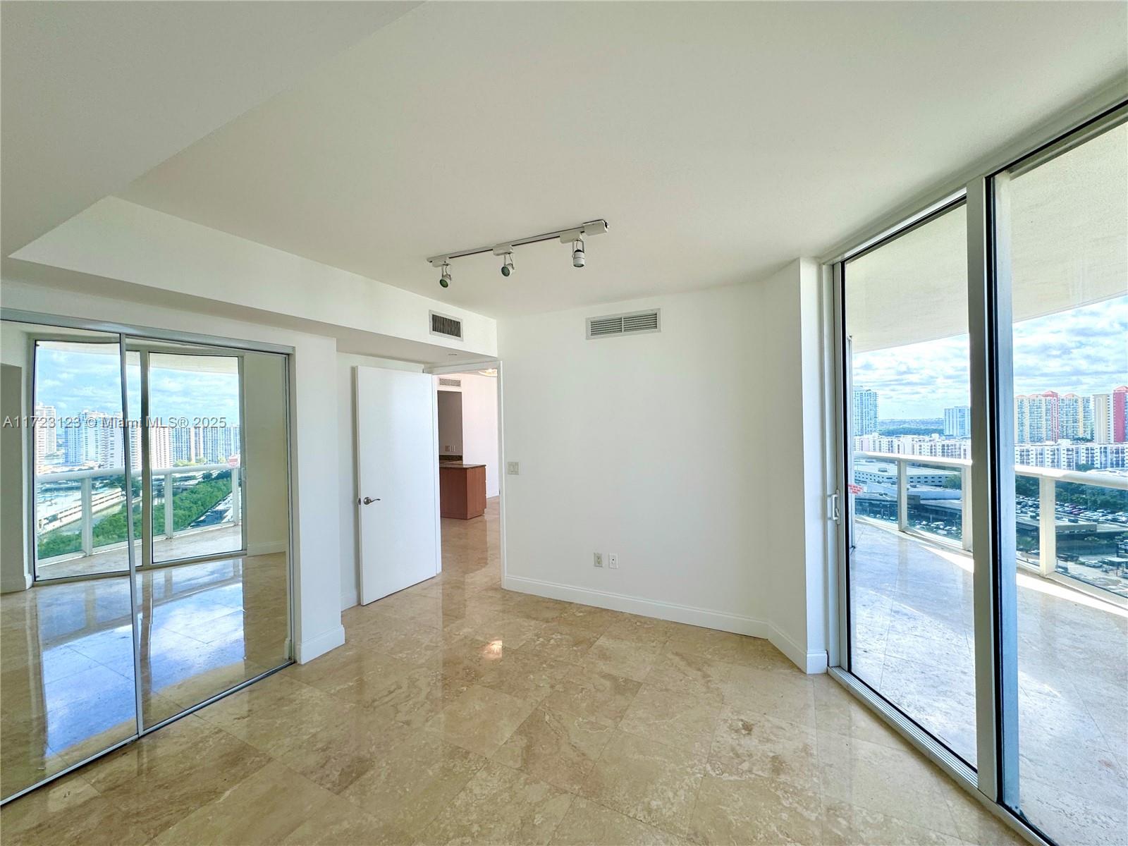 17201 Collins Ave 1806 Property Photo 14