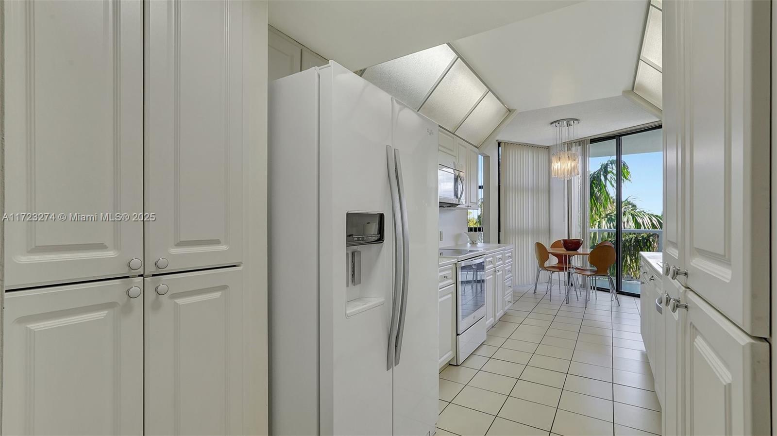 20281 E Country Club Dr M6 Property Photo 13