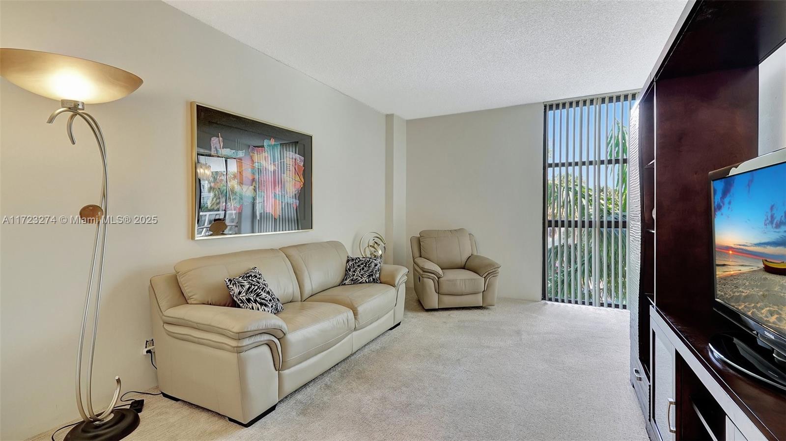 20281 E Country Club Dr M6 Property Photo 20