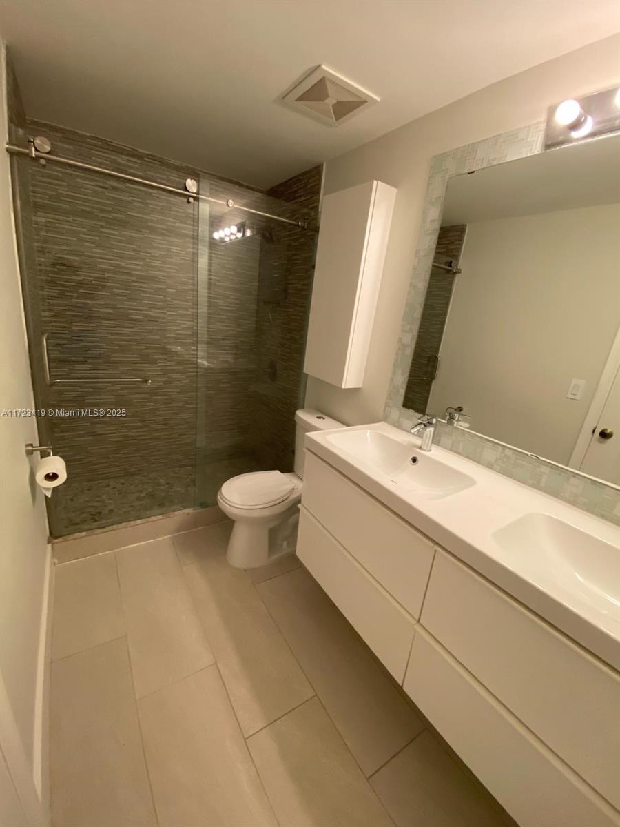 1250 S Miami Ave 2413 Property Photo 7