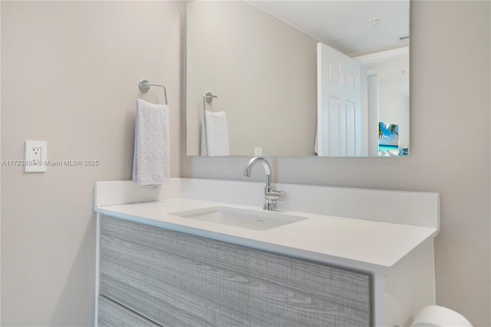 1155 Brickell Bay Dr 704 Property Photo 31