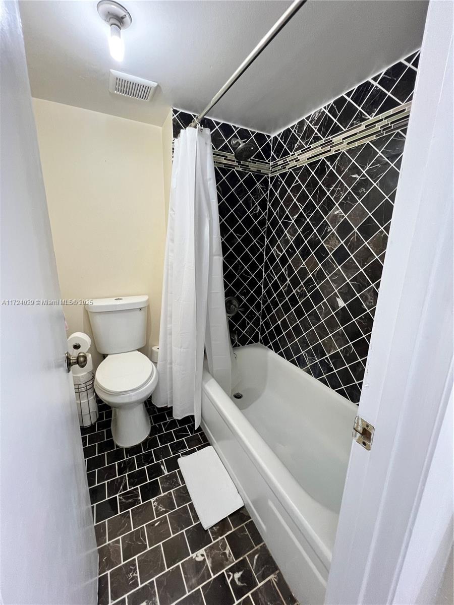 408 Lakeview Dr 102 Property Photo 5