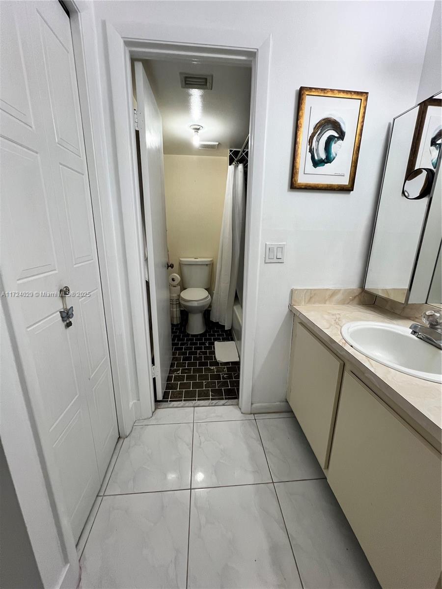 408 Lakeview Dr 102 Property Photo 6