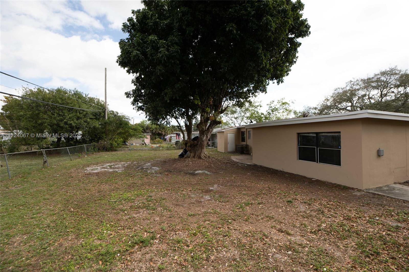 1643 Nw 14th Ct Property Photo 4