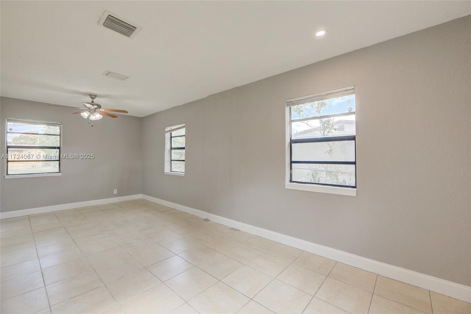 1643 Nw 14th Ct Property Photo 11