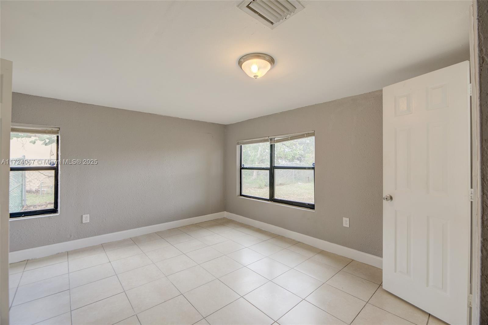 1643 Nw 14th Ct Property Photo 19