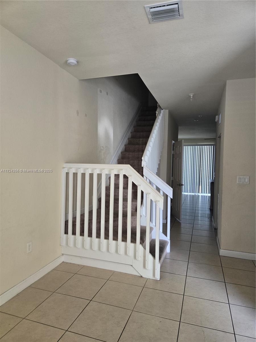 132 Se 28th Pl 5 Property Photo 4