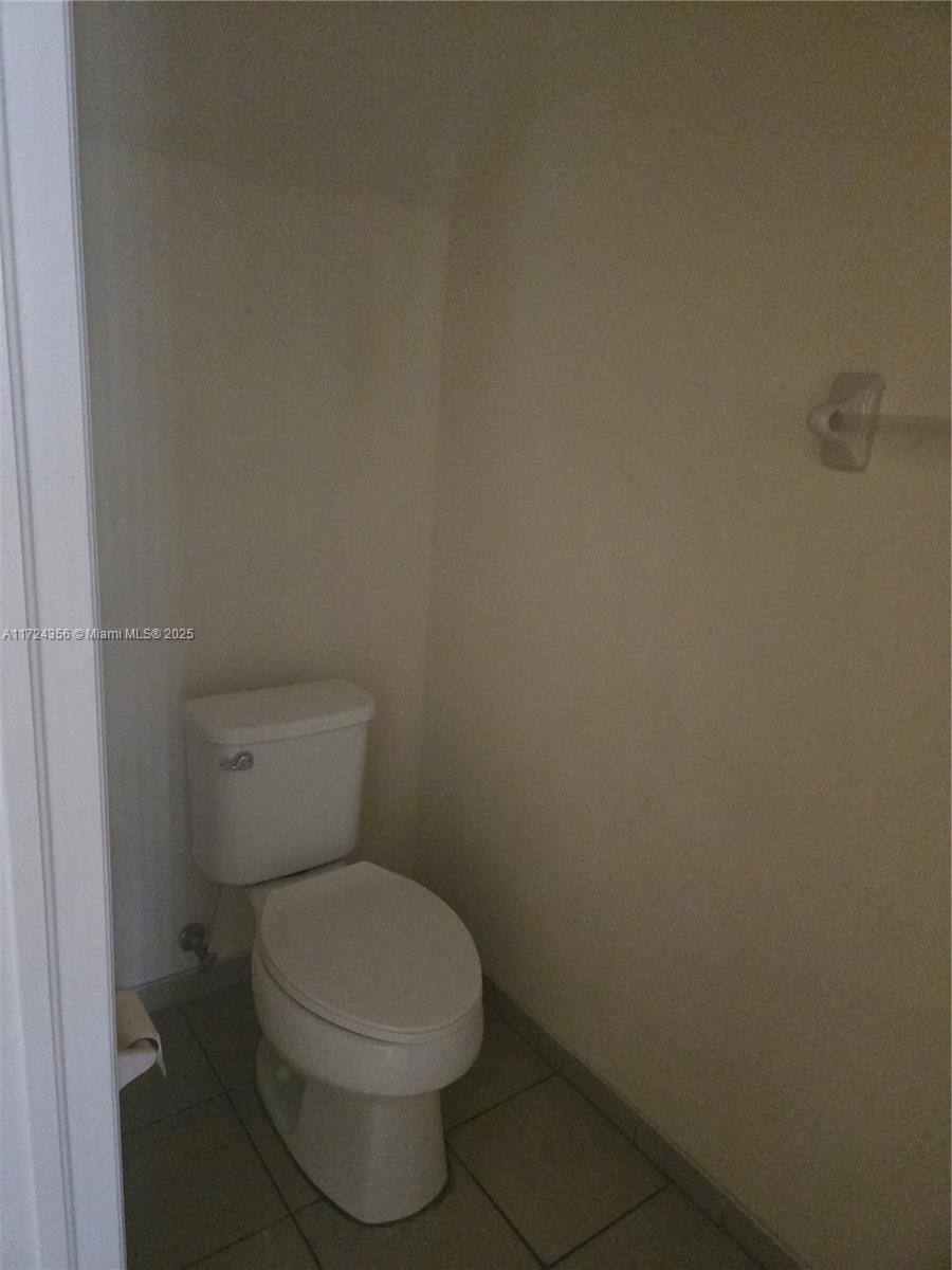 132 Se 28th Pl 5 Property Photo 8