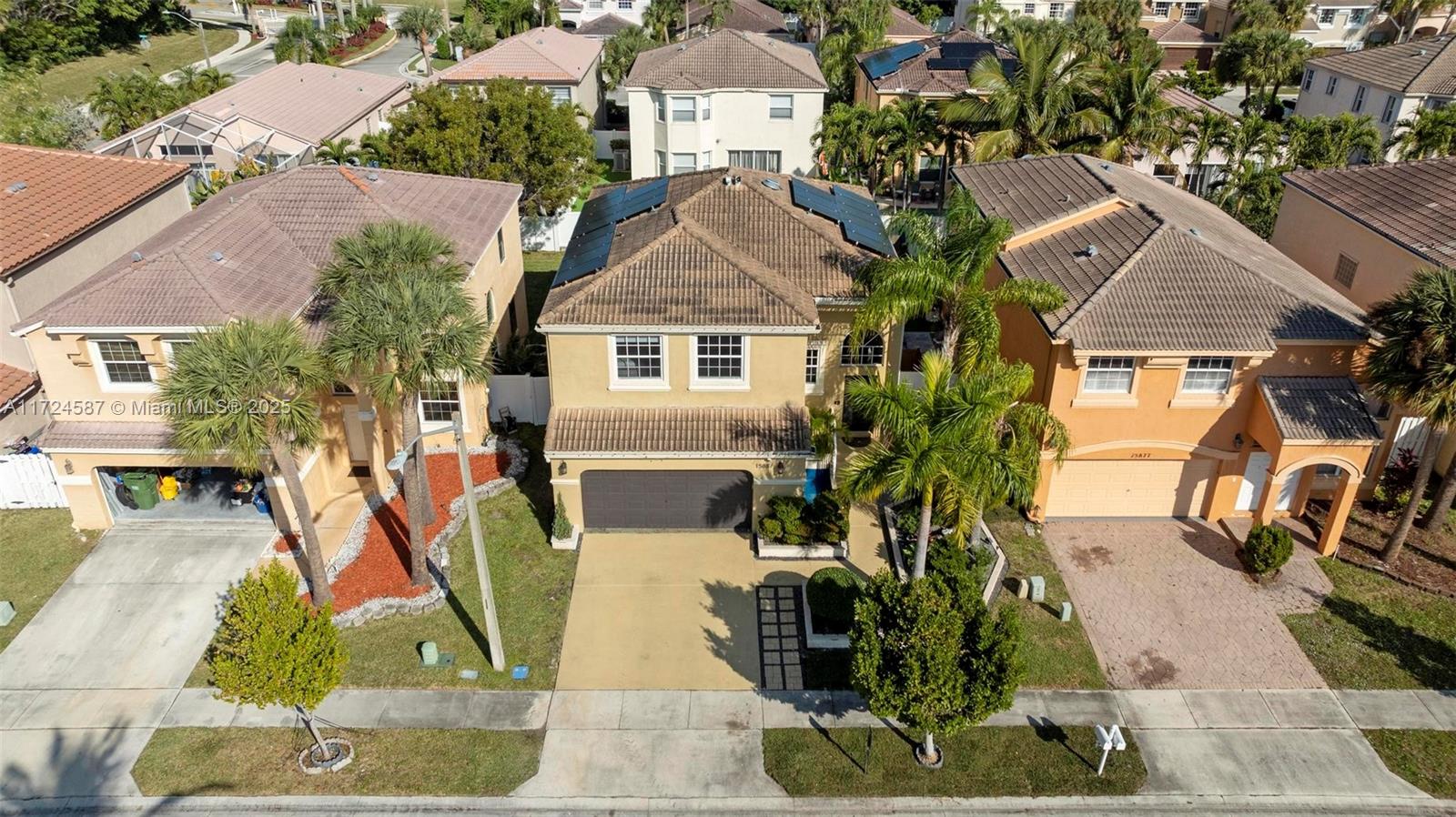 15887 Nw 4th Ct Property Photo 4