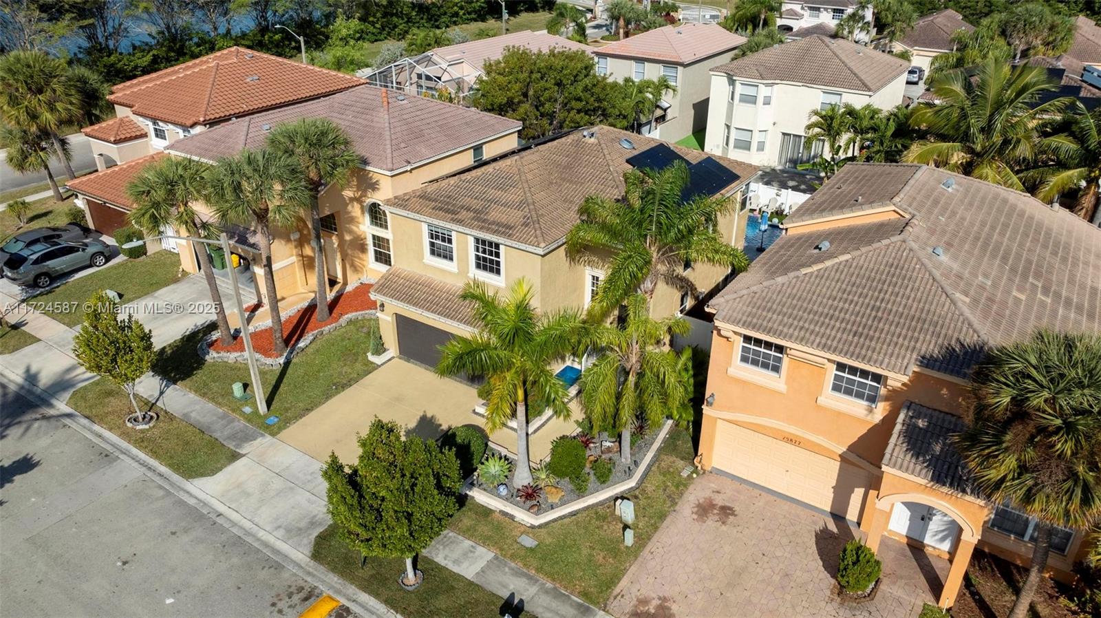 15887 Nw 4th Ct Property Photo 5