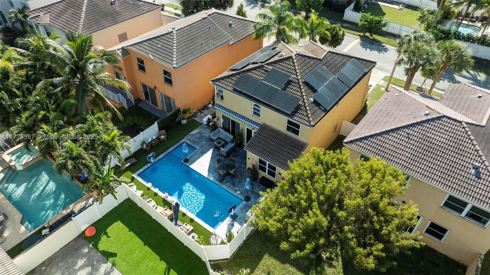 15887 Nw 4th Ct Property Photo 7