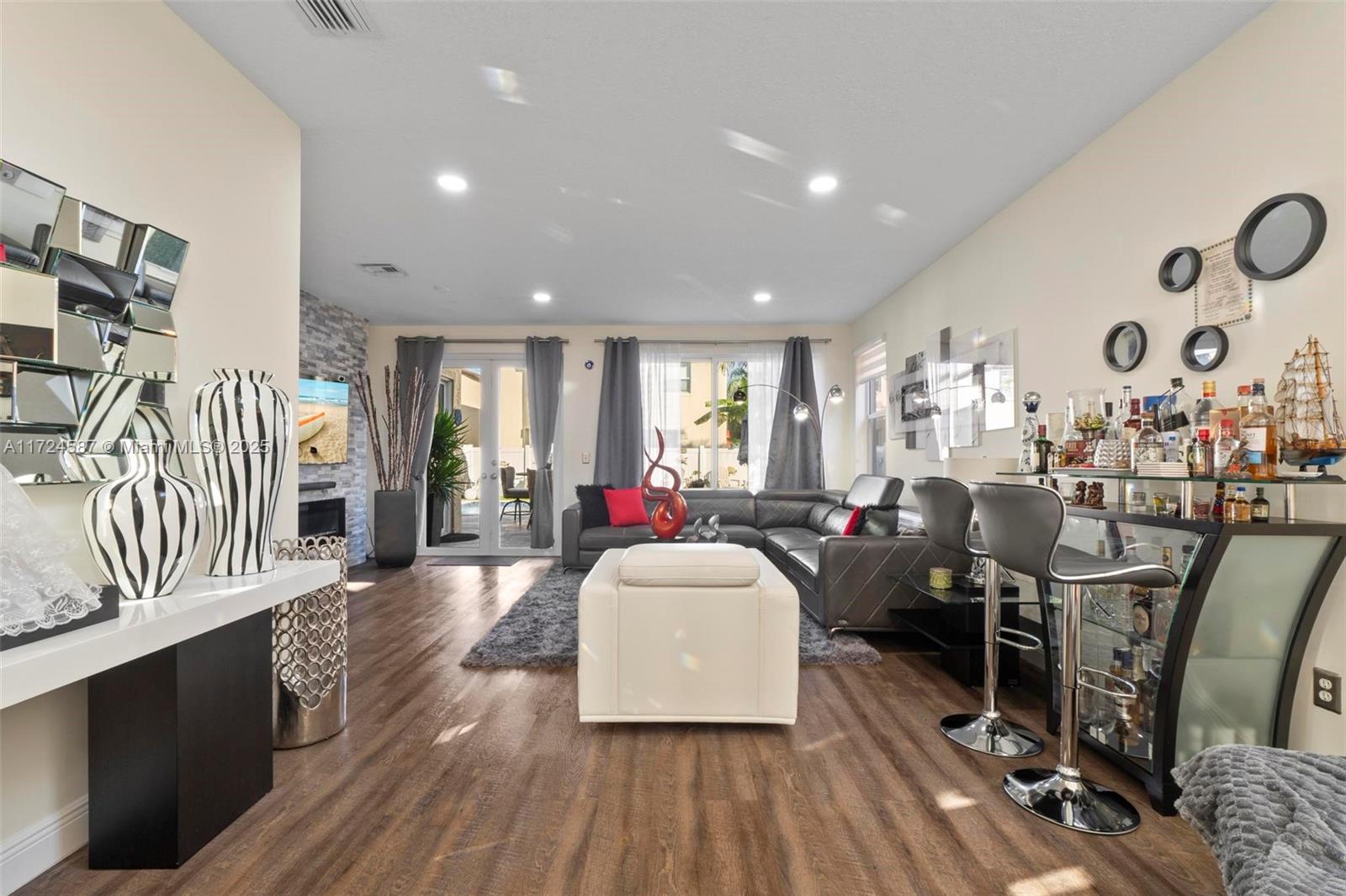 15887 Nw 4th Ct Property Photo 15