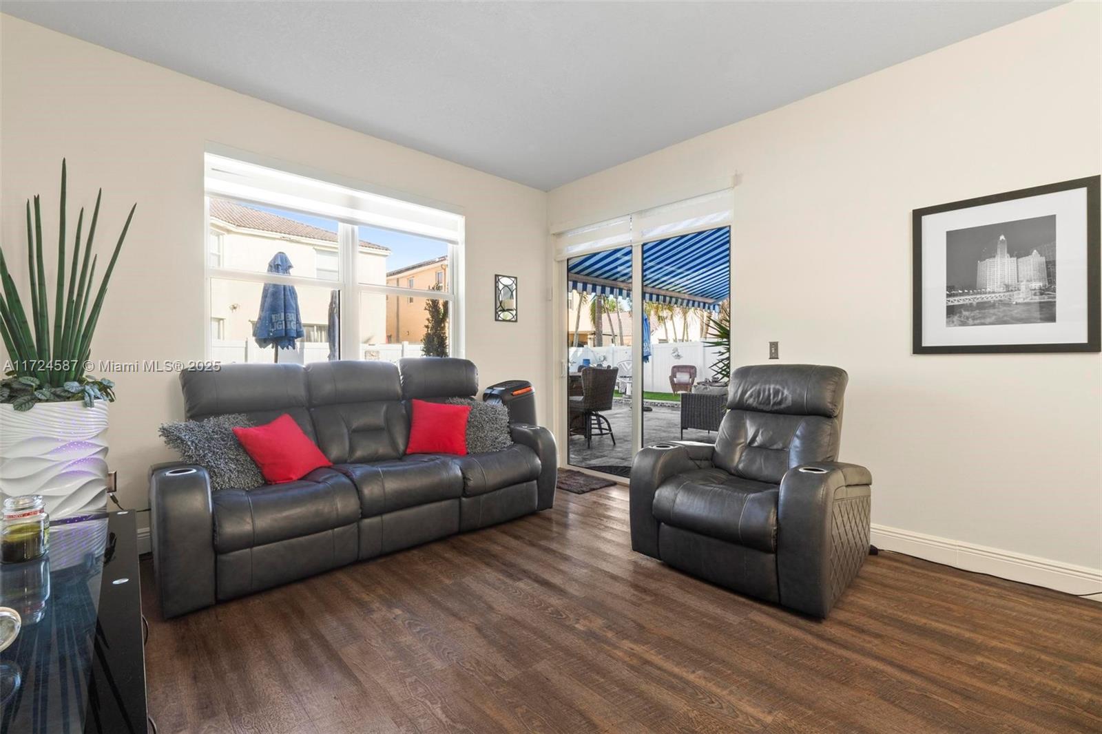 15887 Nw 4th Ct Property Photo 22