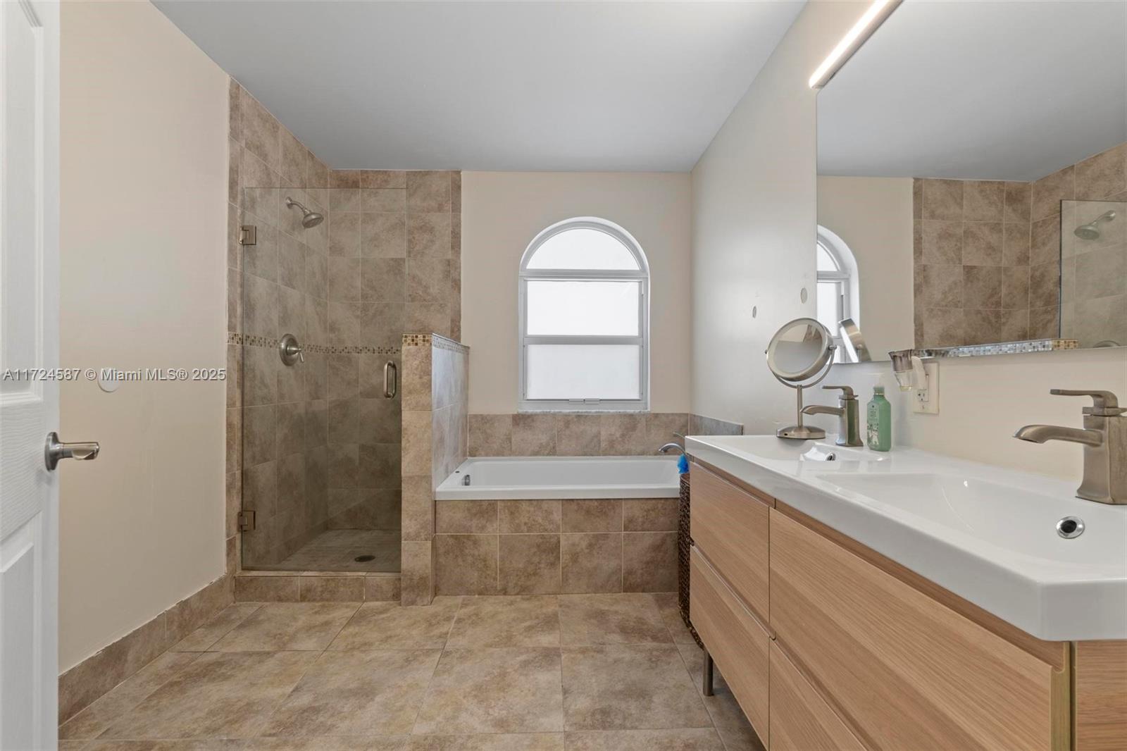 15887 Nw 4th Ct Property Photo 33