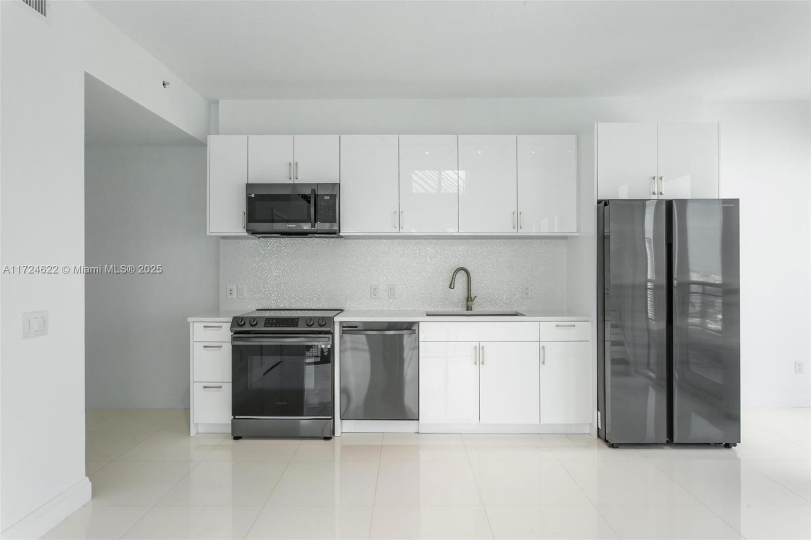 60 Sw 13th St 4413 Property Photo 4