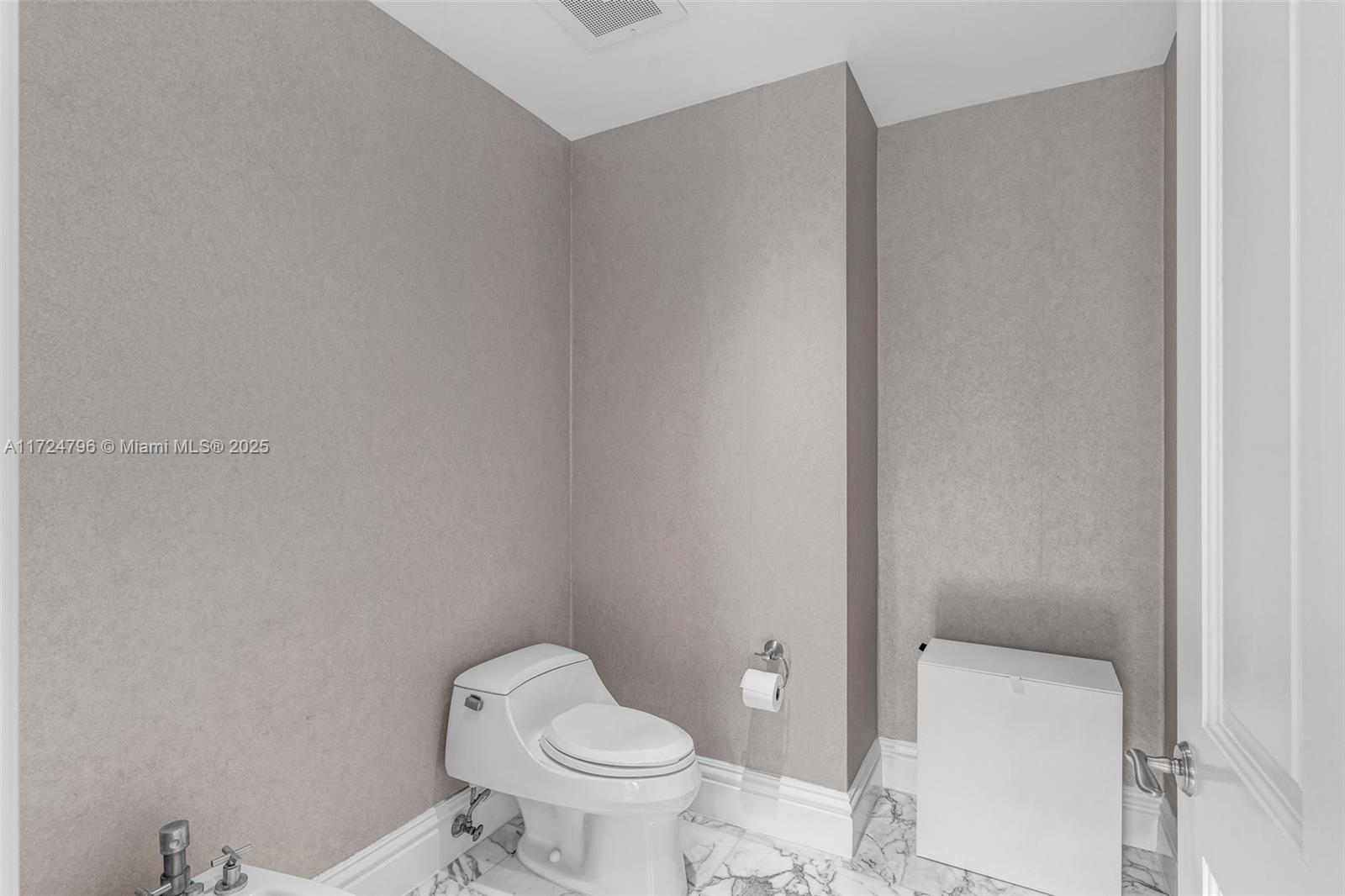 10295 Collins Ave 701 Property Photo 30