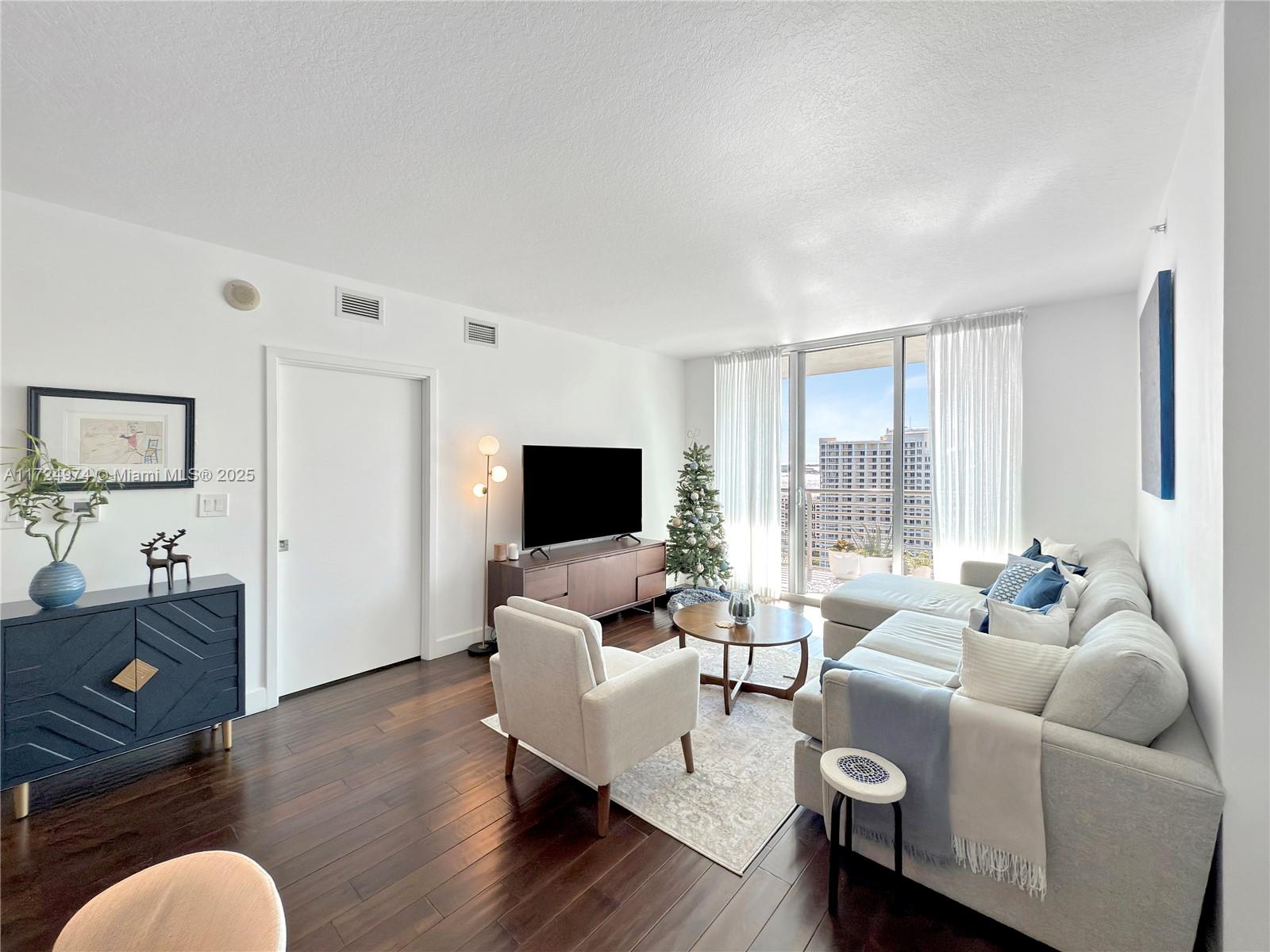 335 S Biscayne Blvd 2905 Property Photo 6