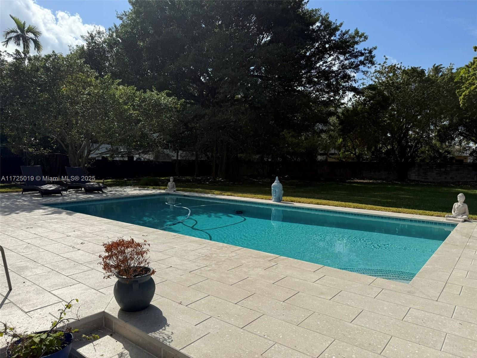 12500 Alamanda Dr Property Photo 4