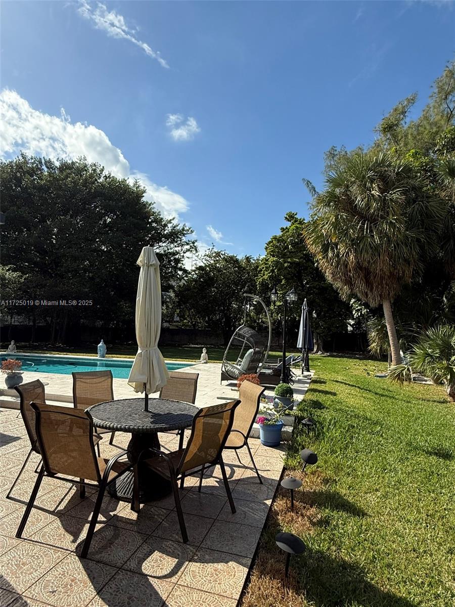 12500 Alamanda Dr Property Photo 9