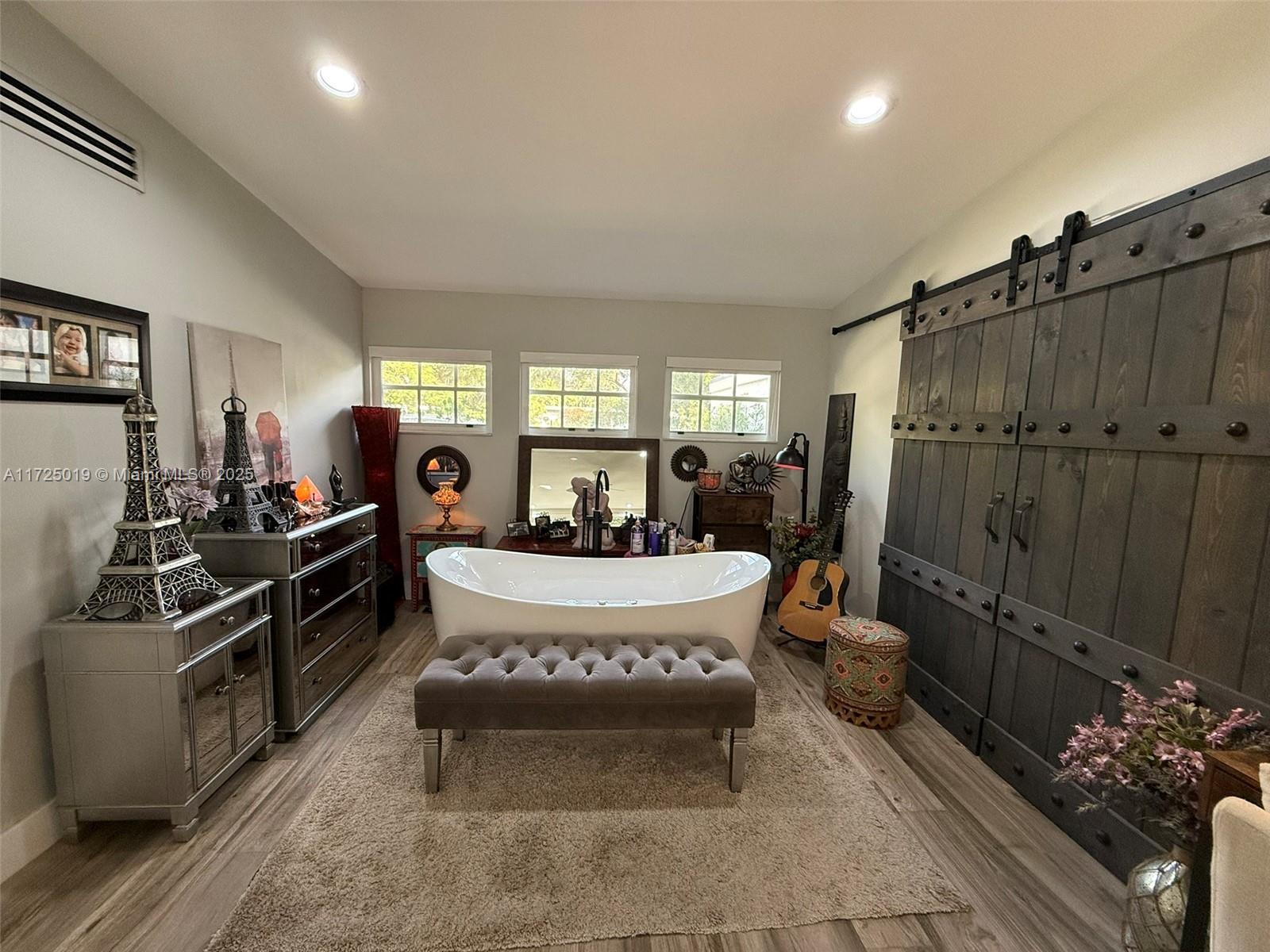 12500 Alamanda Dr Property Photo 28