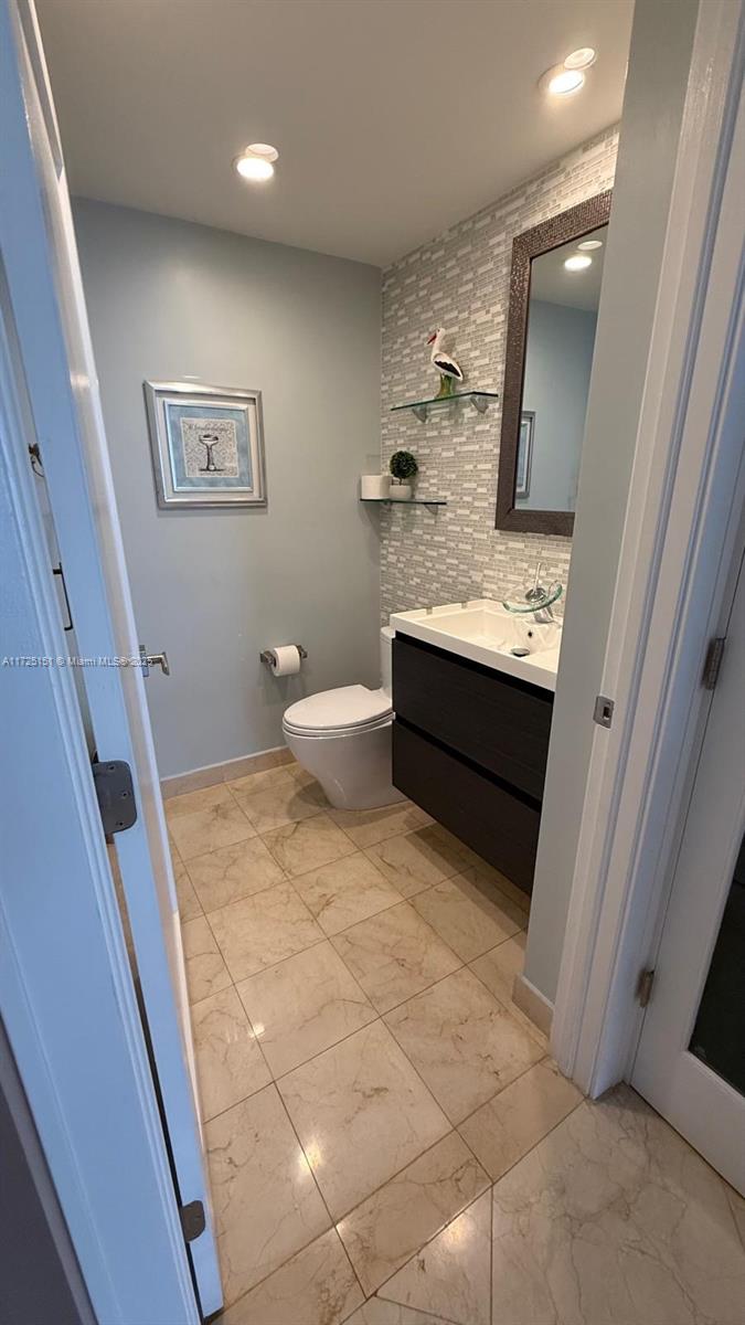 6365 Collins Ave 906 Property Photo 8