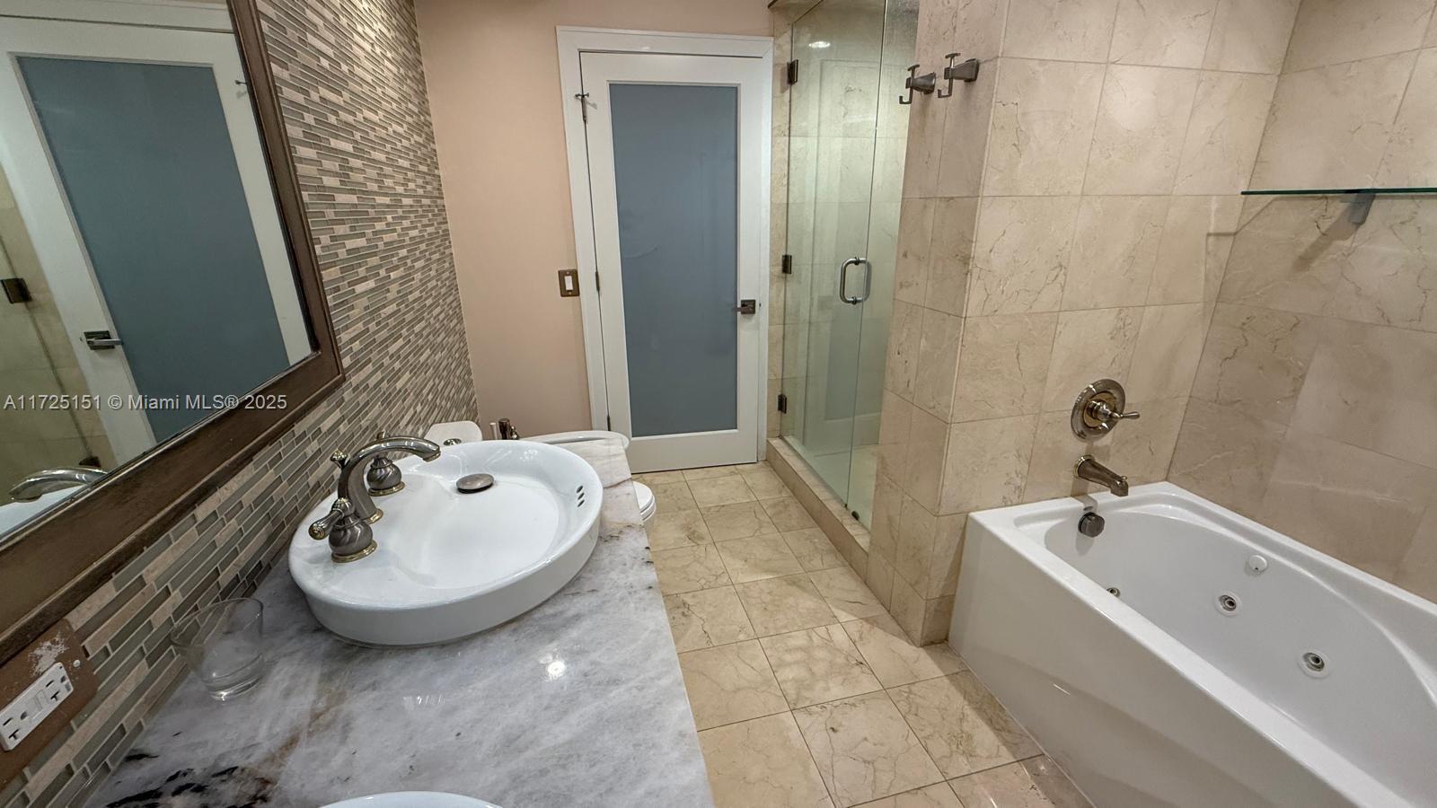 6365 Collins Ave 906 Property Photo 10