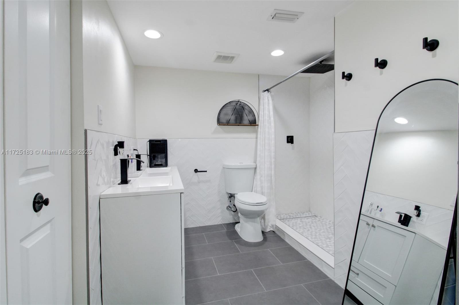 8620 Sw 212th St 101 Property Photo 4